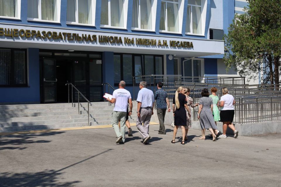 Михаил Развожаев: В Севастополе полным ходом идёт подготовка к новому учебному году Михаил Развожаев: В Севастополе полным ходом идёт подготовка к новому учебному году