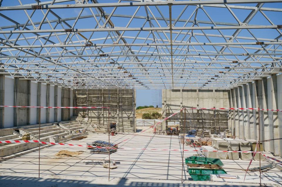 Михаил Развожаев: Вместе с заместителем министра строительства и ЖКХ Алмазом Шаукатовичем Хусаиновым проинспектировали стройплощадку крытого катка с искусственным льдом Михаил Развожаев: Вместе с заместителем министра строительства и ЖКХ Алмазом Шаукатовичем Хусаиновым проинспектировали стройплощадку крытого катка с искусственным льдом