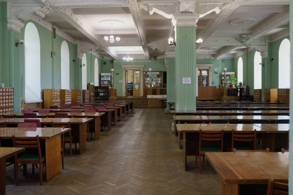 Михаил Развожаев: Также с заместителем министра строительства и ЖКХ Алмазом Шаукатовичем Хусаиновым побывали в посёлке Голландия, где обсудили предстоящие работы по сохранению здания СевГУ Михаил Развожаев: Также с заместителем министра строительства и ЖКХ Алмазом Шаукатовичем Хусаиновым побывали в посёлке Голландия, где обсудили предстоящие работы по сохранению здания СевГУ