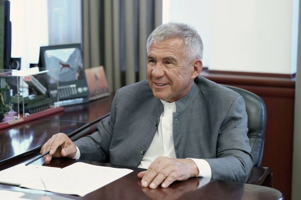 Михаил Развожаев: Сегодня работаем с делегацией Республики Татарстан, которую возглавляет Глава Республики Рустам Нургалиевич Минниханов Михаил Развожаев: Сегодня работаем с делегацией Республики Татарстан, которую возглавляет Глава Республики Рустам Нургалиевич Минниханов