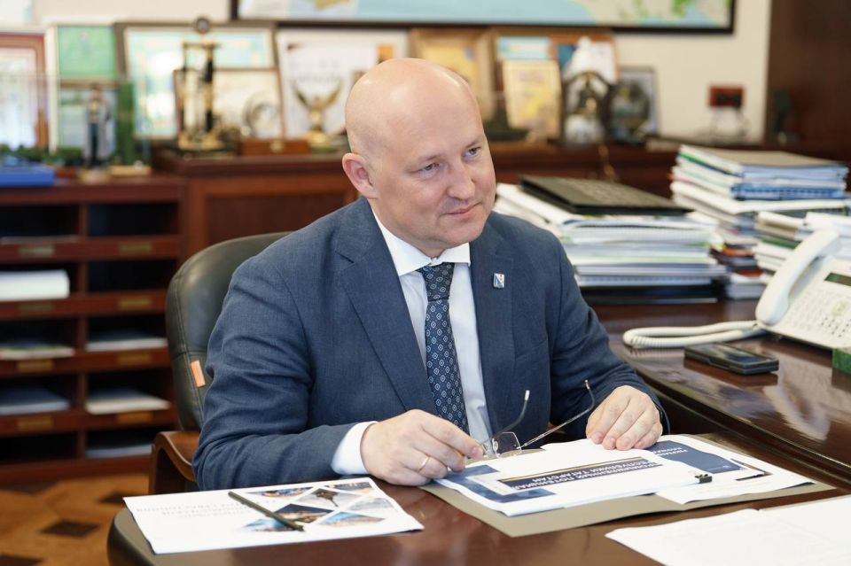 Михаил Развожаев: Сегодня работаем с делегацией Республики Татарстан, которую возглавляет Глава Республики Рустам Нургалиевич Минниханов Михаил Развожаев: Сегодня работаем с делегацией Республики Татарстан, которую возглавляет Глава Республики Рустам Нургалиевич Минниханов