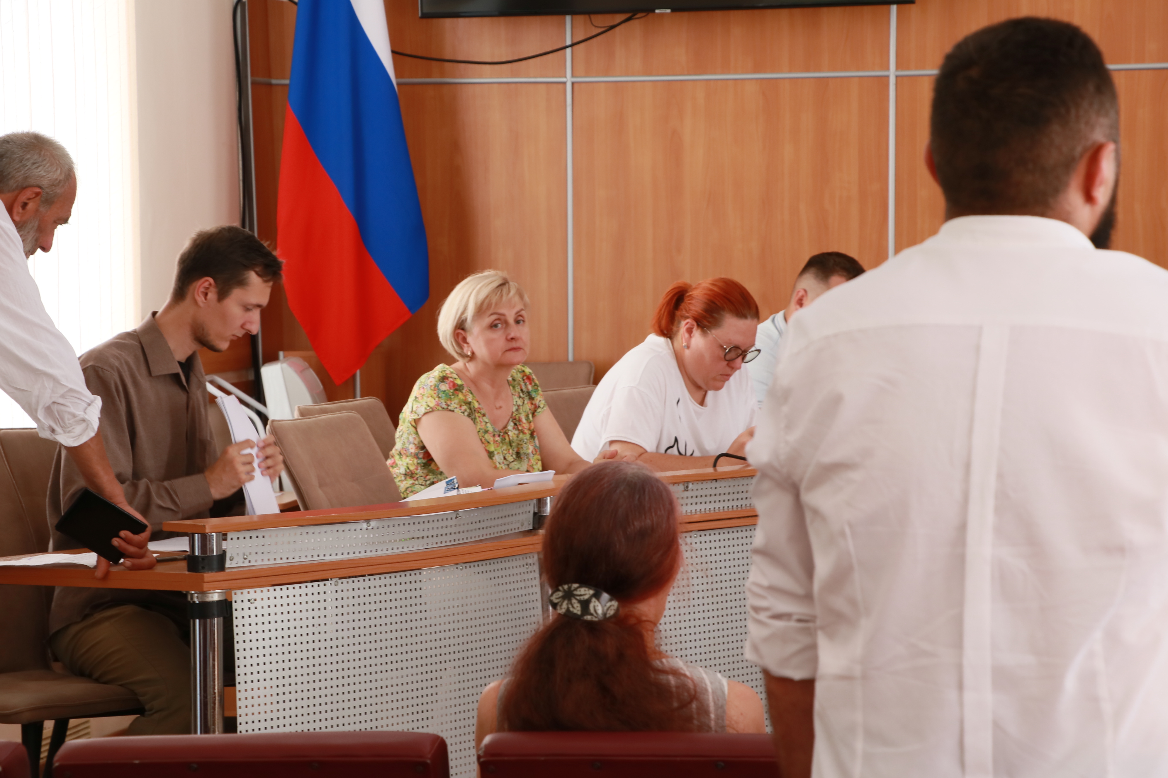 Почти 100 тысяч рублей заплатят нарушители по решению административной комиссии Феодосии Почти 100 тысяч рублей заплатят нарушители по решению административной комиссии Феодосии