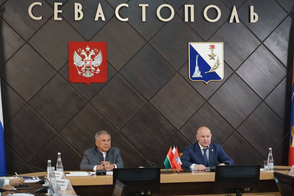 Михаил Развожаев: Сегодня работаем с делегацией Республики Татарстан, которую возглавляет Глава Республики Рустам Нургалиевич Минниханов Михаил Развожаев: Сегодня работаем с делегацией Республики Татарстан, которую возглавляет Глава Республики Рустам Нургалиевич Минниханов