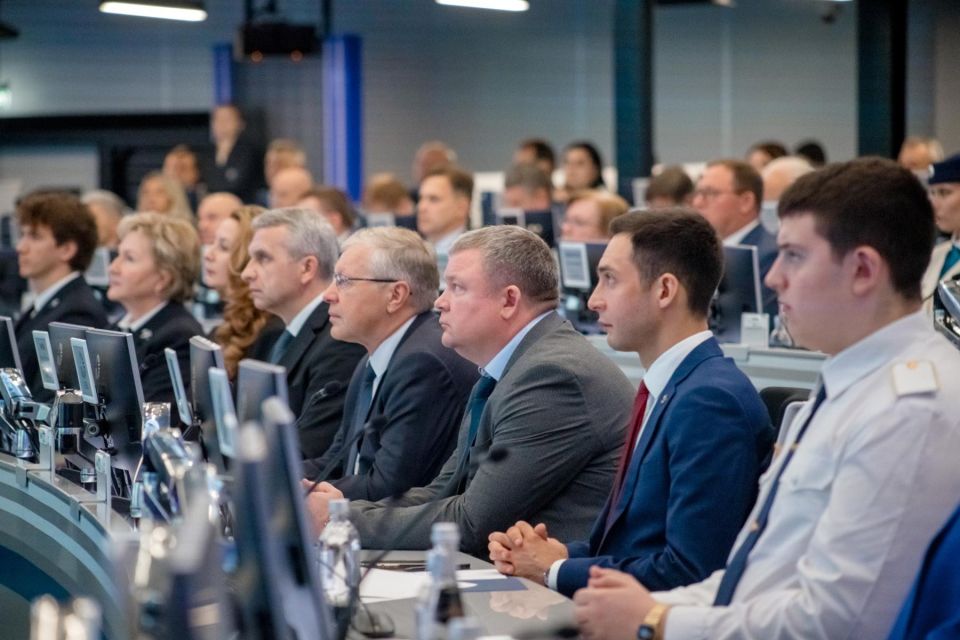 Работников и ветеранов железнодорожного транспорта поздравили с наступающим профессиональным праздником Работников и ветеранов железнодорожного транспорта поздравили с наступающим профессиональным праздником