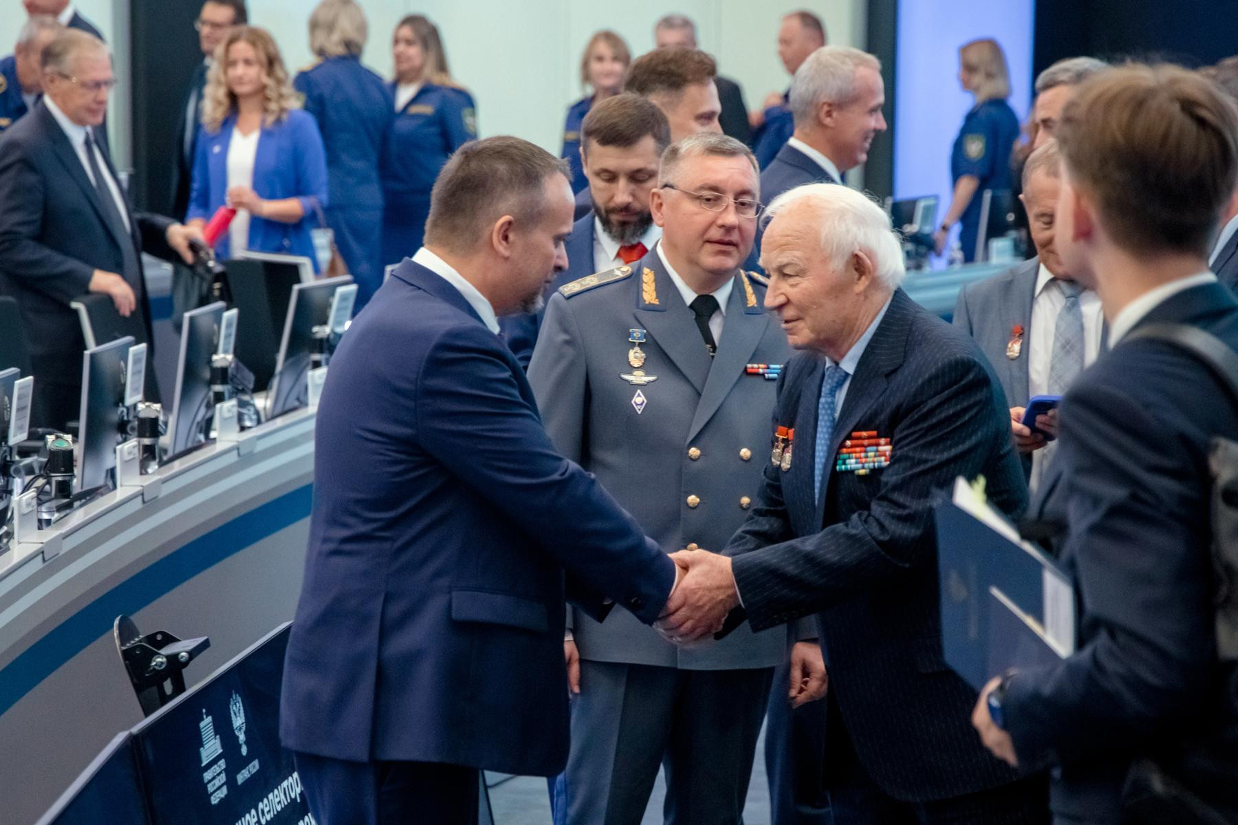 Работников и ветеранов железнодорожного транспорта поздравили с наступающим профессиональным праздником Работников и ветеранов железнодорожного транспорта поздравили с наступающим профессиональным праздником
