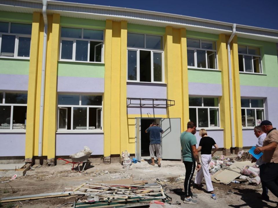 Инна Федоренко встретилась с подрядчиком на объекте - МДОУ «Кондратьевский детский сад «Василек» Инна Федоренко встретилась с подрядчиком на объекте - МДОУ «Кондратьевский детский сад «Василек»