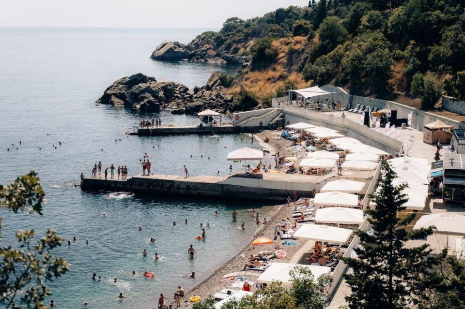 Сергей Аксёнов: Совместными усилиями Сбера и курорта «Мрия» в Алупке последовательно создается комфортная инфраструктура, появляются современные зоны отдыха для жителей и гостей, новую жизнь обретают исторические объекты Сергей Аксёнов: Совместными усилиями Сбера и курорта «Мрия» в Алупке последовательно создается комфортная инфраструктура, появляются современные зоны отдыха для жителей и гостей, новую жизнь обретают исторические объекты