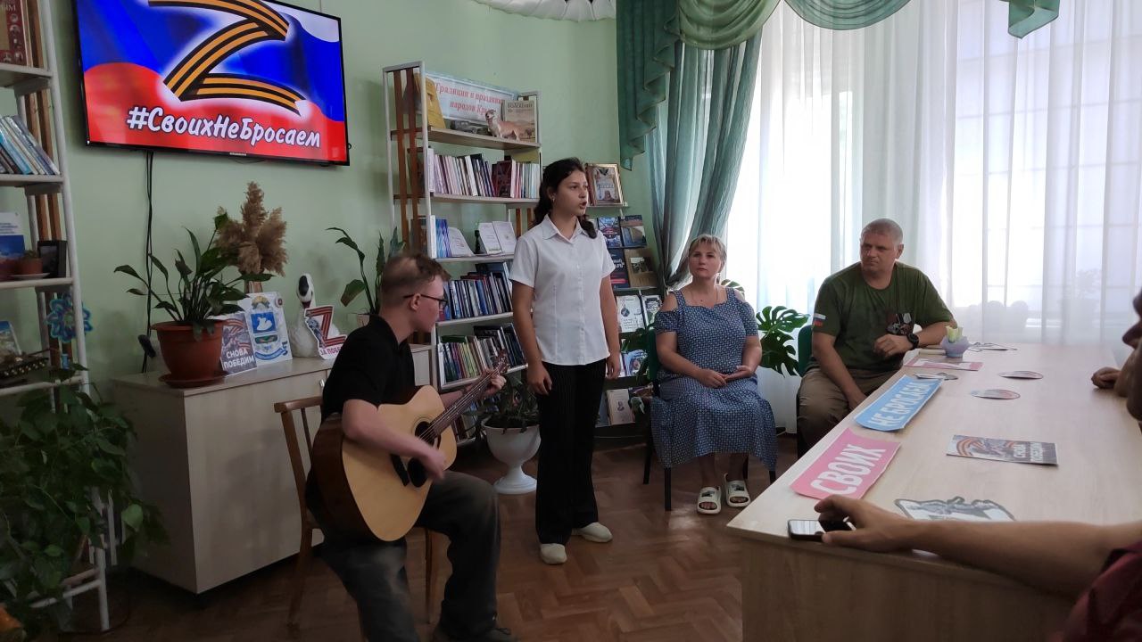 В Раздольненской центральной районной библиотеке им. А.И. Домбровского состоялся час Героя «Пусть мужество Ваше нам будет примером», посвященный поддержке участников СВО В Раздольненской центральной районной библиотеке им. А.И. Домбровского состоялся час Героя «Пусть мужество Ваше нам будет примером», посвященный поддержке участников СВО