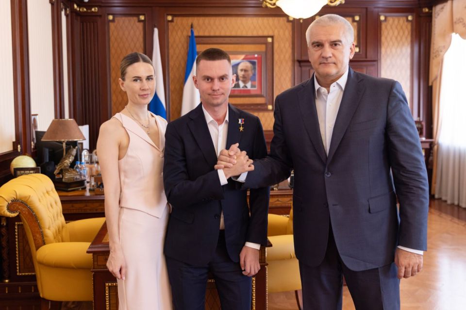 Сергей Аксёнов: Встретился с членом Общественного совета региональной кадровой программы «Герои Крыма» Героем России Олегом Алексеевичем Пивоваровым Сергей Аксёнов: Встретился с членом Общественного совета региональной кадровой программы «Герои Крыма» Героем России Олегом Алексеевичем Пивоваровым