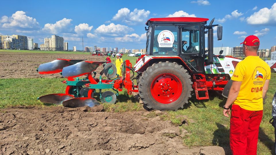 Крымский механизатор принял участие в чемпионате России по пахоте Крымский механизатор принял участие в чемпионате России по пахоте