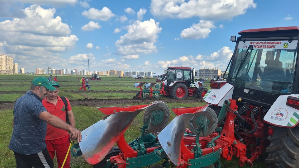 Крымский механизатор принял участие в чемпионате России по пахоте Крымский механизатор принял участие в чемпионате России по пахоте