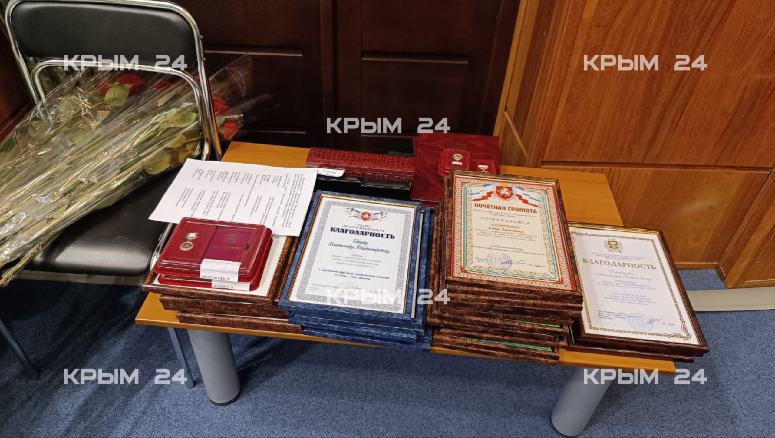 Константинов вручил награды в преддверии Дня строителя Константинов вручил награды в преддверии Дня строителя