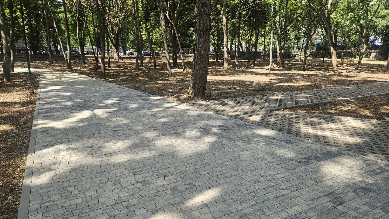 В крымской столице продолжаются работы по благоустройству Детского парка В крымской столице продолжаются работы по благоустройству Детского парка