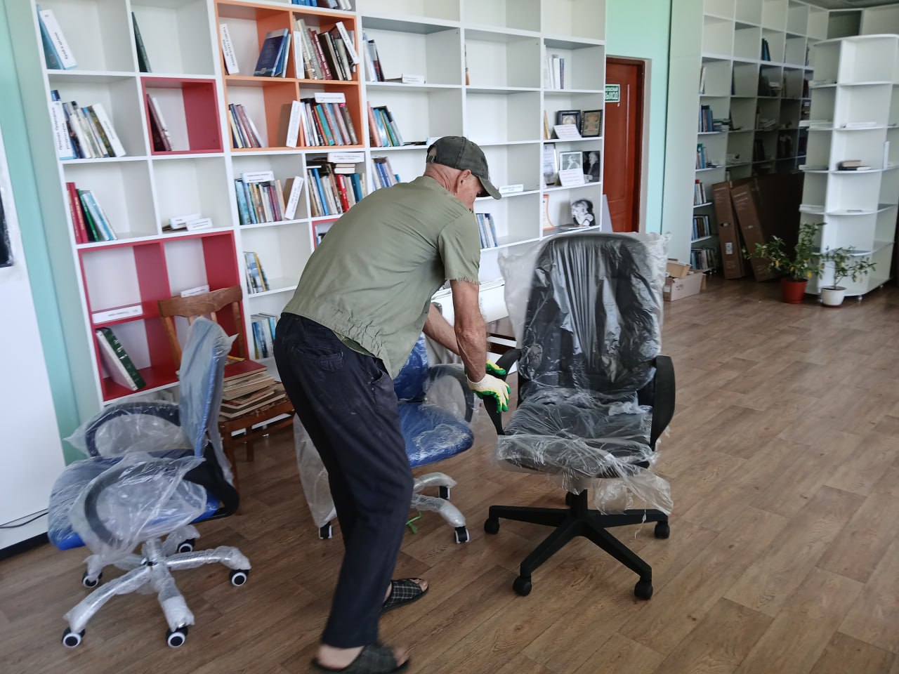 В селе Ильичево реализован проект по созданию модельной муниципальной библиотеки на базе Ильичевской сельской библиотеки - филиала № 15 Ленинской ЦБС В селе Ильичево реализован проект по созданию модельной муниципальной библиотеки на базе Ильичевской сельской библиотеки - филиала № 15 Ленинской ЦБС