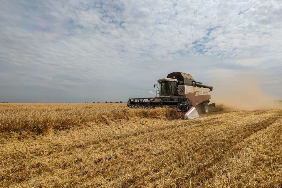 Сергей Аксёнов: В Крыму собрали 1 миллион 175 тысяч тонн зерновых и зернобобовых культур Сергей Аксёнов: В Крыму собрали 1 миллион 175 тысяч тонн зерновых и зернобобовых культур