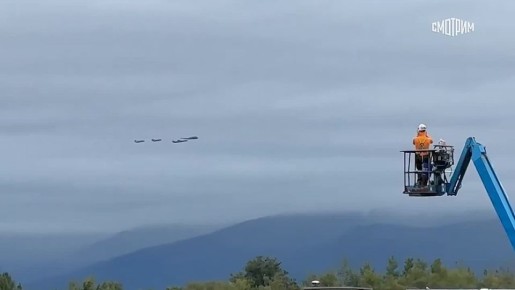    B-2    F-35           