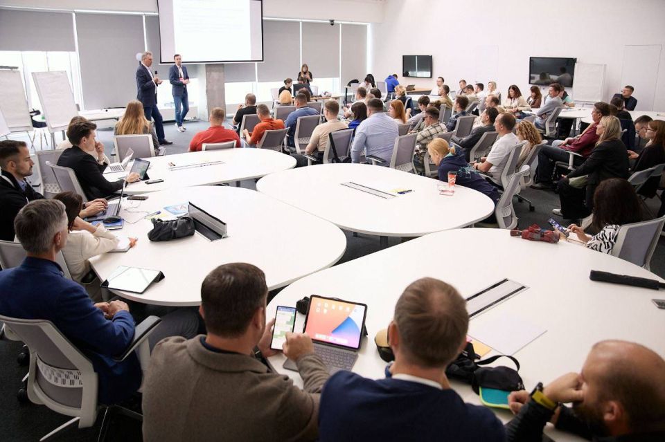 Михаил Развожаев: На уходящей неделе на площадке Сколковского института науки и технологий проходил ежегодный проектно-образовательный интенсив «Архипелаг-2025», который стал частью международного форума «Беспилотные системы» Михаил Развожаев: На уходящей неделе на площадке Сколковского института науки и технологий проходил ежегодный проектно-образовательный интенсив «Архипелаг-2025», который стал частью международного форума «Беспилотные системы»