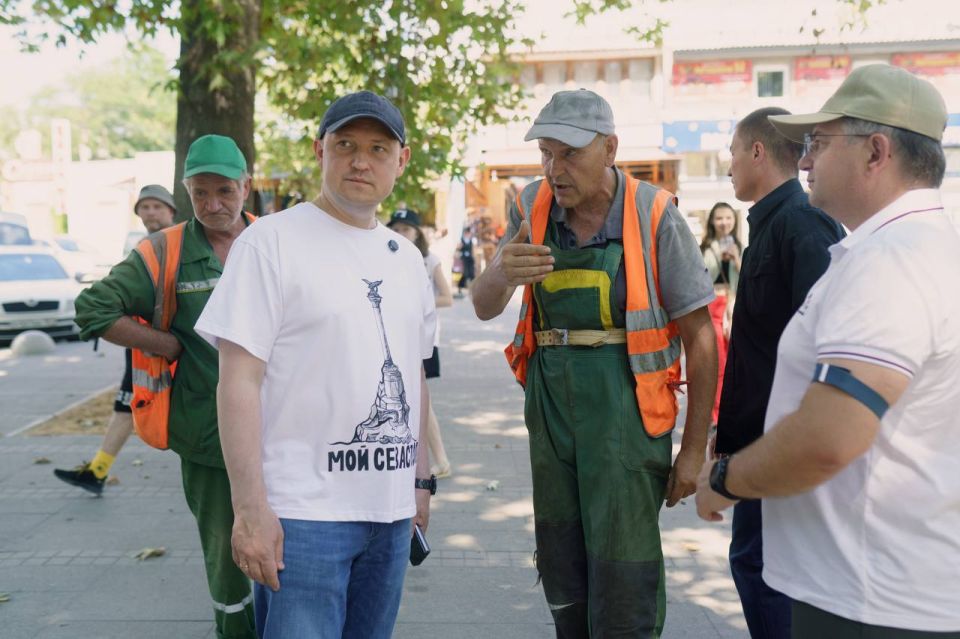 Михаил Развожаев: Накануне работал на одном из самых сложных наших медицинских объектов — в городской больнице №4. Обошёл каждый корпус, пообщался с персоналом и пациентами Михаил Развожаев: Накануне работал на одном из самых сложных наших медицинских объектов — в городской больнице №4. Обошёл каждый корпус, пообщался с персоналом и пациентами
