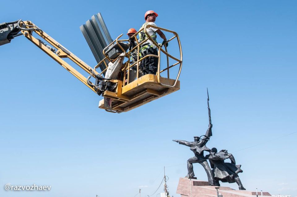 Михаил Развожаев: Вместе с министром культуры Ольгой Борисовной Любимовой также побывали на стройплощадках Российской галереи искусств и Театра оперы и балета Михаил Развожаев: Вместе с министром культуры Ольгой Борисовной Любимовой также побывали на стройплощадках Российской галереи искусств и Театра оперы и балета