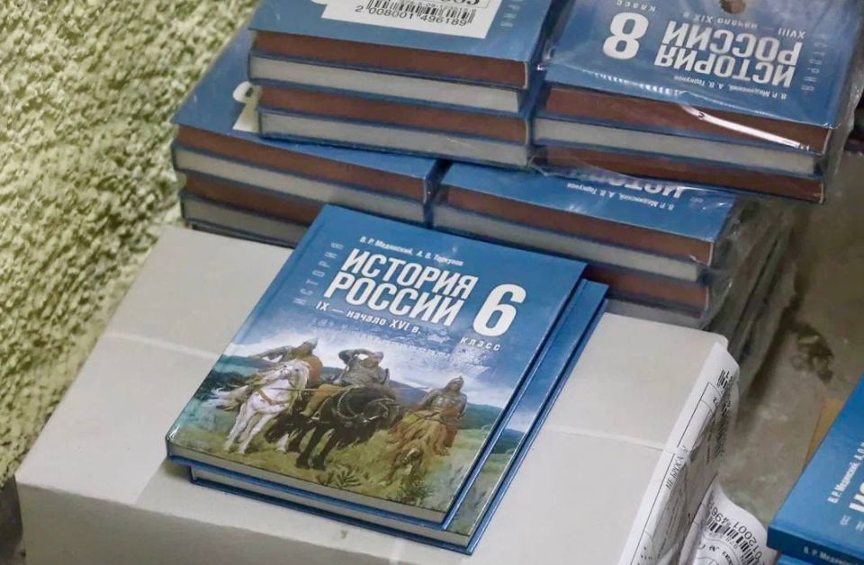 Михаил Развожаев: В школы Севастополя поступили новые государственные учебники по всеобщей истории и истории России для 5–9 классов, единые для всех школ страны Михаил Развожаев: В школы Севастополя поступили новые государственные учебники по всеобщей истории и истории России для 5–9 классов, единые для всех школ страны