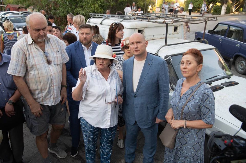 Михаил Развожаев: Накануне вечером в Гагаринском муниципальном округе встретился с жителями домов на улицах Ерошенко, Дмитрия Ульянова и проспекте Юрия Гагарина Михаил Развожаев: Накануне вечером в Гагаринском муниципальном округе встретился с жителями домов на улицах Ерошенко, Дмитрия Ульянова и проспекте Юрия Гагарина