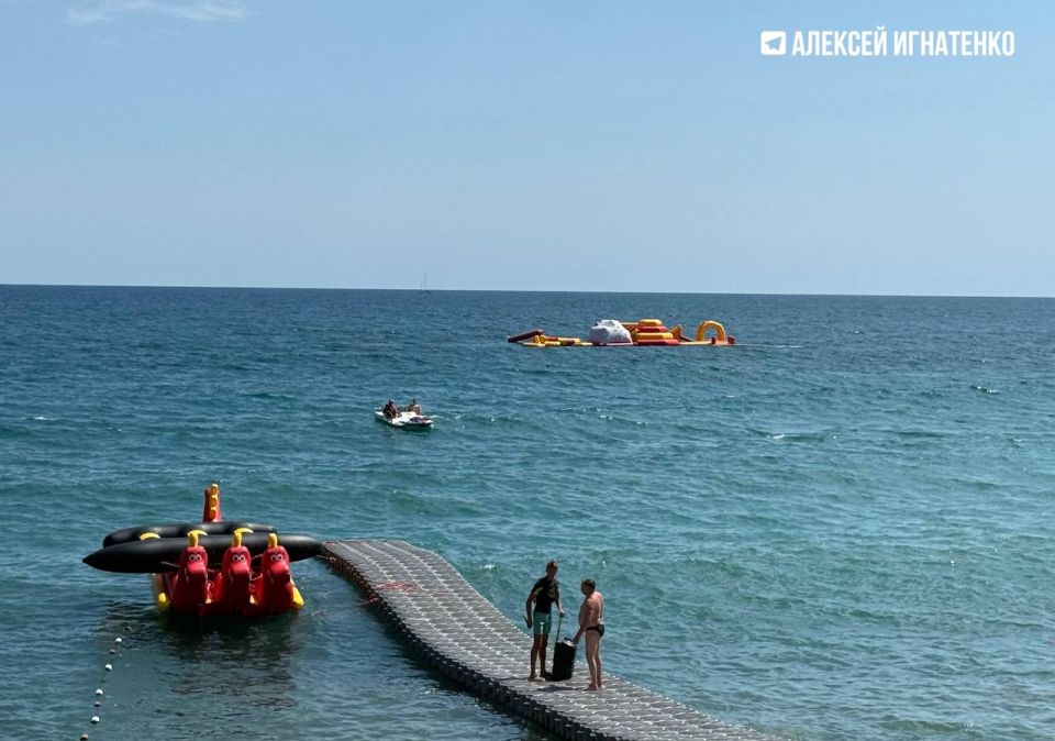В Алуште обнаружили два нелегальных морских аттракциона В Алуште обнаружили два нелегальных морских аттракциона
