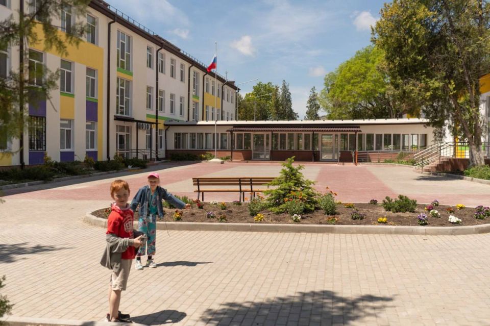 Михаил Развожаев: Накануне, когда приехал в школу № 17 имени Героя Советского Союза, Полного Кавалера ордена Славы Николая Ивановича Кузнецова в Сахарной головке, вспомнил, какой она была всего несколько лет назад Михаил Развожаев: Накануне, когда приехал в школу № 17 имени Героя Советского Союза, Полного Кавалера ордена Славы Николая Ивановича Кузнецова в Сахарной головке, вспомнил, какой она была всего несколько лет назад