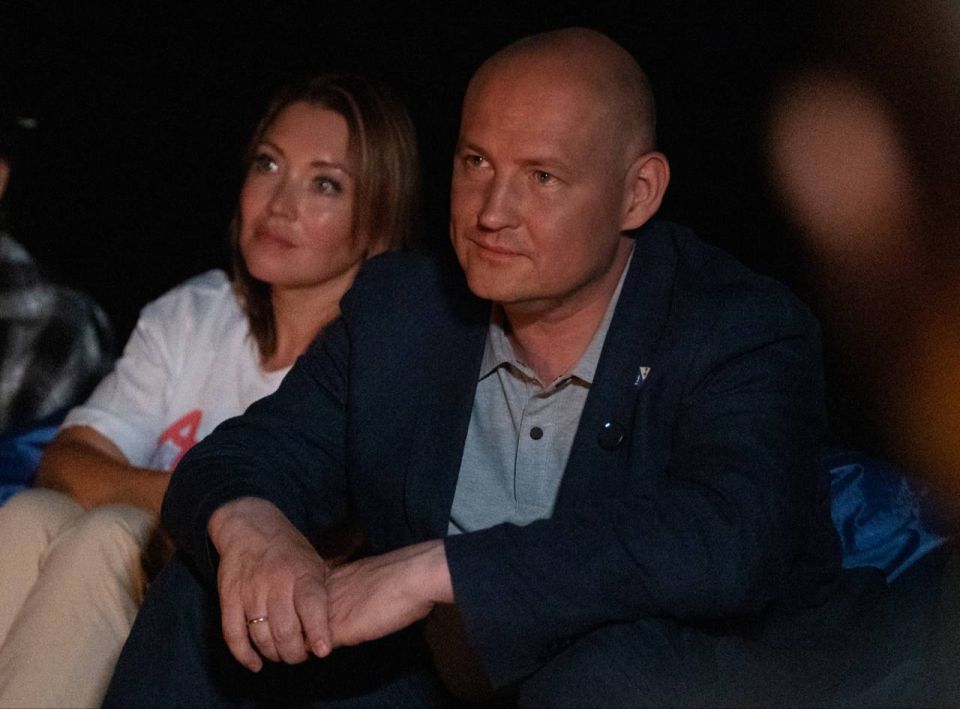 Михаил Развожаев: Накануне, в День офицера России, вместе с супругой встретился с участниками Всероссийского военно-патриотического конкурса-фестиваля «Поколение СВОих» Михаил Развожаев: Накануне, в День офицера России, вместе с супругой встретился с участниками Всероссийского военно-патриотического конкурса-фестиваля «Поколение СВОих»