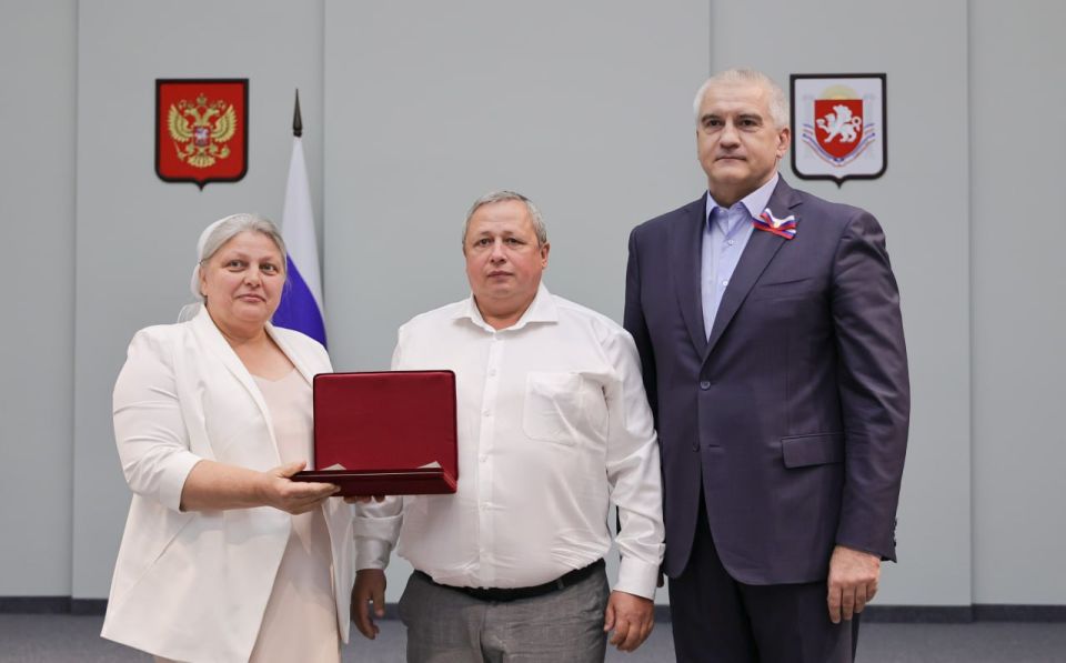 Сергей Аксёнов: День Государственного флага Российской Федерации для крымчан наполнен особым смыслом Сергей Аксёнов: День Государственного флага Российской Федерации для крымчан наполнен особым смыслом