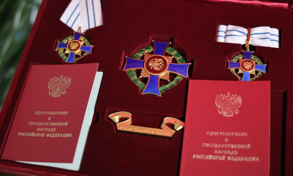 Сергей Аксёнов: День Государственного флага Российской Федерации для крымчан наполнен особым смыслом Сергей Аксёнов: День Государственного флага Российской Федерации для крымчан наполнен особым смыслом