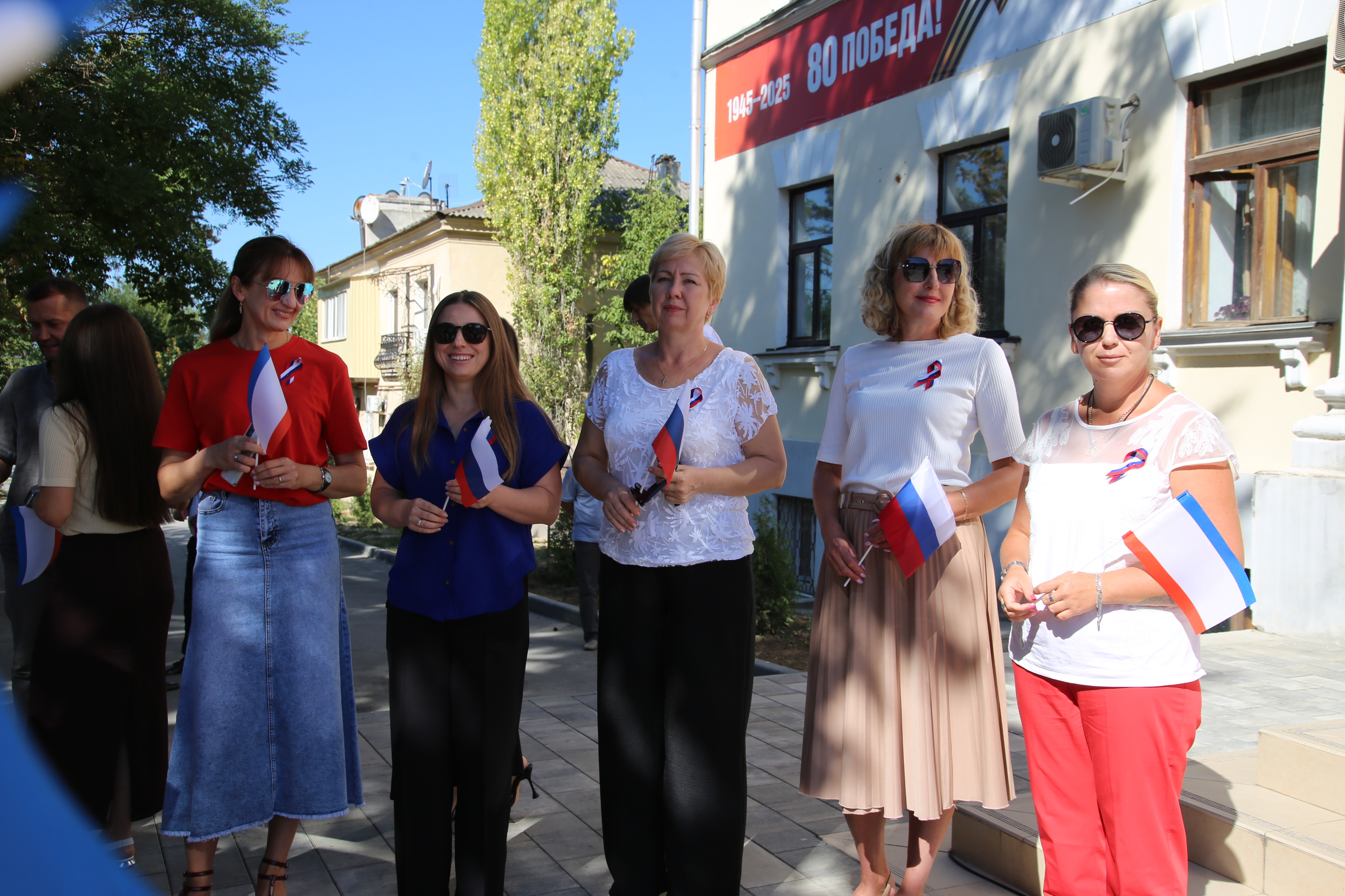 Триколор в сердце города: в Бахчисарае прошла торжественная церемония поднятия Государственного флага России Триколор в сердце города: в Бахчисарае прошла торжественная церемония поднятия Государственного флага России