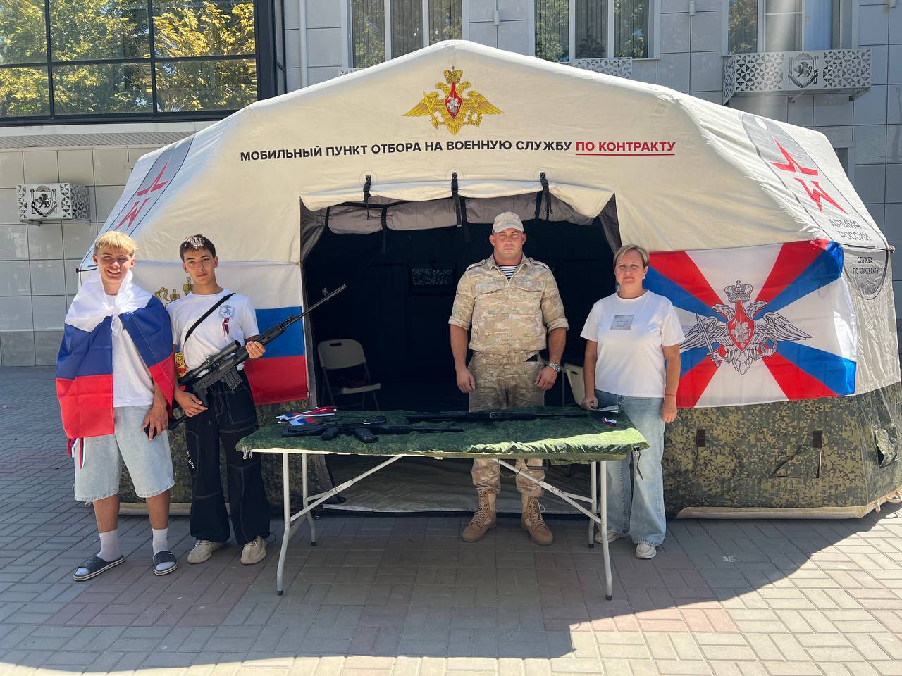 В Джанкое продолжает свою работу мобильный пункт отбора на военную службу по контракту В Джанкое продолжает свою работу мобильный пункт отбора на военную службу по контракту