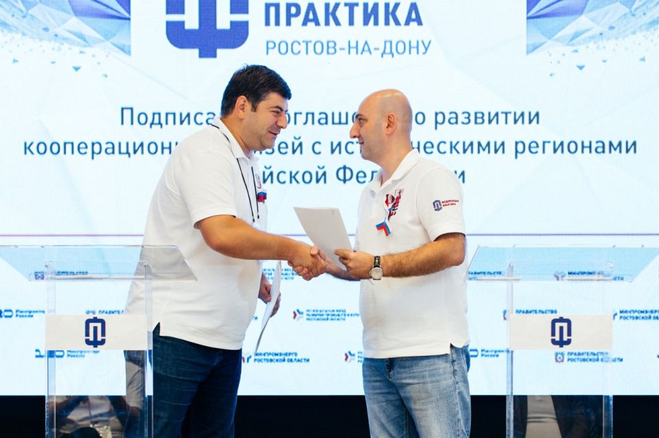 Делегаты от Минпромторга Крыма на площадке «Федеральной практики» заключили соглашения о развитии кооперационных связей с представителями субъектов исторических регионов Делегаты от Минпромторга Крыма на площадке «Федеральной практики» заключили соглашения о развитии кооперационных связей с представителями субъектов исторических регионов