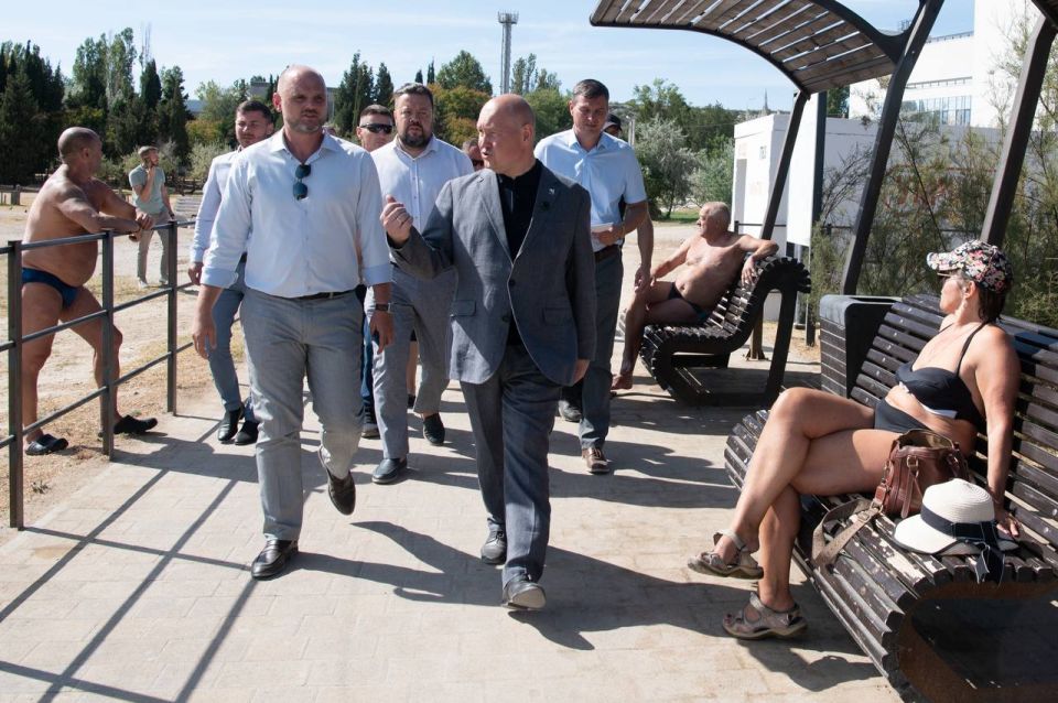 Михаил Развожаев: С главой Инкермана Вадимом Сергеевичем Путинцевым прошли по городу, пообщались с людьми, обсудили вопросы благоустройства Михаил Развожаев: С главой Инкермана Вадимом Сергеевичем Путинцевым прошли по городу, пообщались с людьми, обсудили вопросы благоустройства