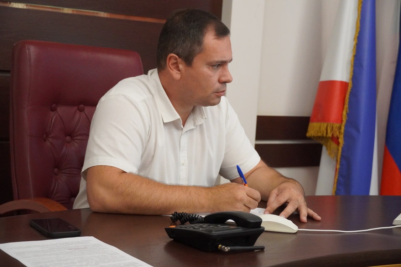 Глава администрации Керчи Олег Каторгин в плановом порядке провел прием граждан в телефонном режиме Глава администрации Керчи Олег Каторгин в плановом порядке провел прием граждан в телефонном режиме