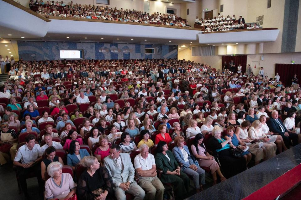 Михаил Развожаев: Провели сегодня августовское педагогическое совещание работников образования и науки Севастополя. Михаил Развожаев: Провели сегодня августовское педагогическое совещание работников образования и науки Севастополя.