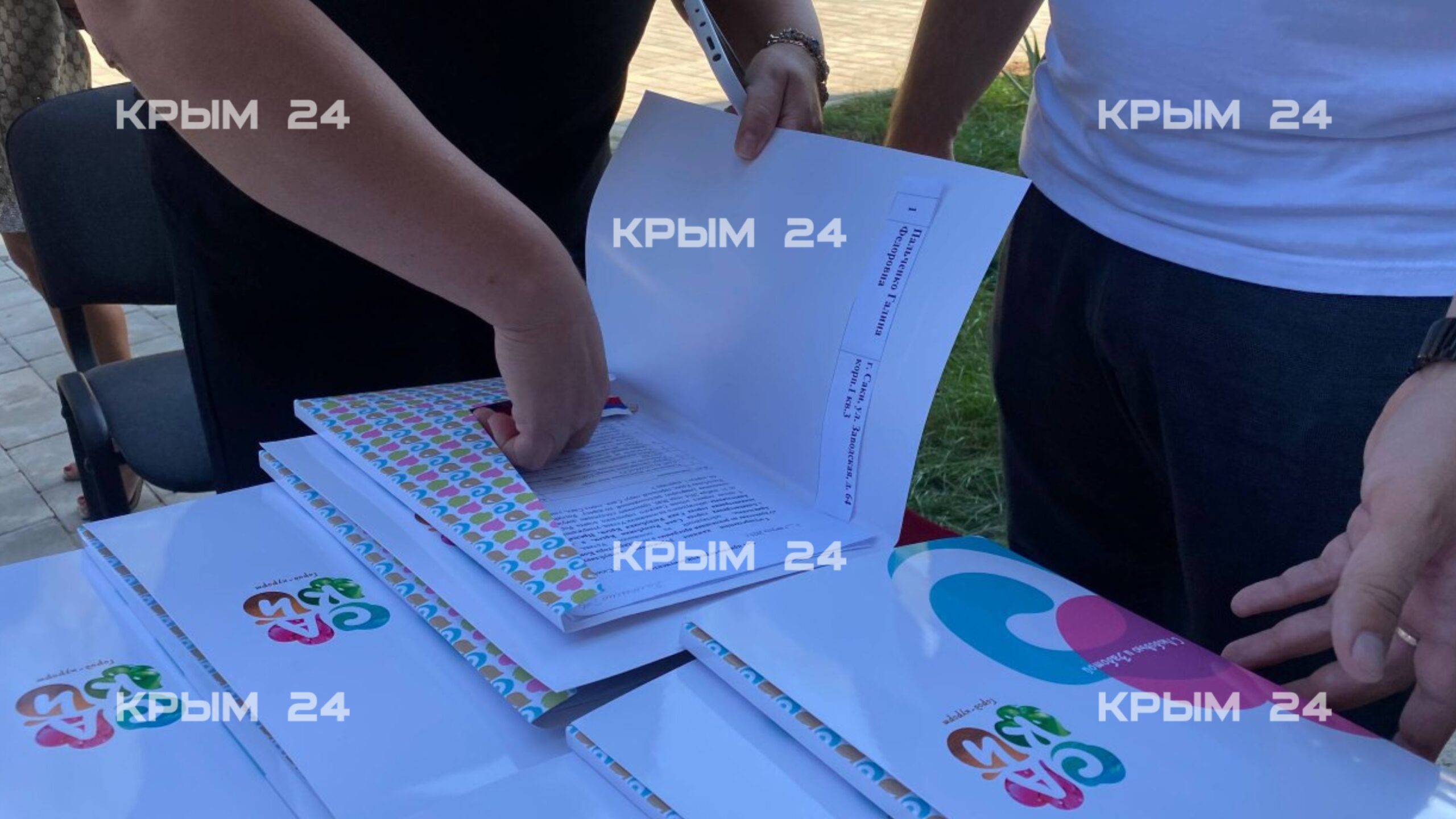 В Саках вручили ключи от квартир семьям, переселенным из аварийного жилья В Саках вручили ключи от квартир семьям, переселенным из аварийного жилья