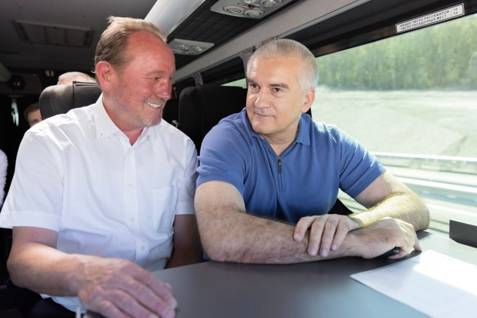 Сергей Аксёнов: Дан старт рабочему движению транспорта на втором этапе строительства автомобильной дороги в обход города Симферополя на участке Донское – Перевальное протяженностью 9,4 км Сергей Аксёнов: Дан старт рабочему движению транспорта на втором этапе строительства автомобильной дороги в обход города Симферополя на участке Донское – Перевальное протяженностью 9,4 км