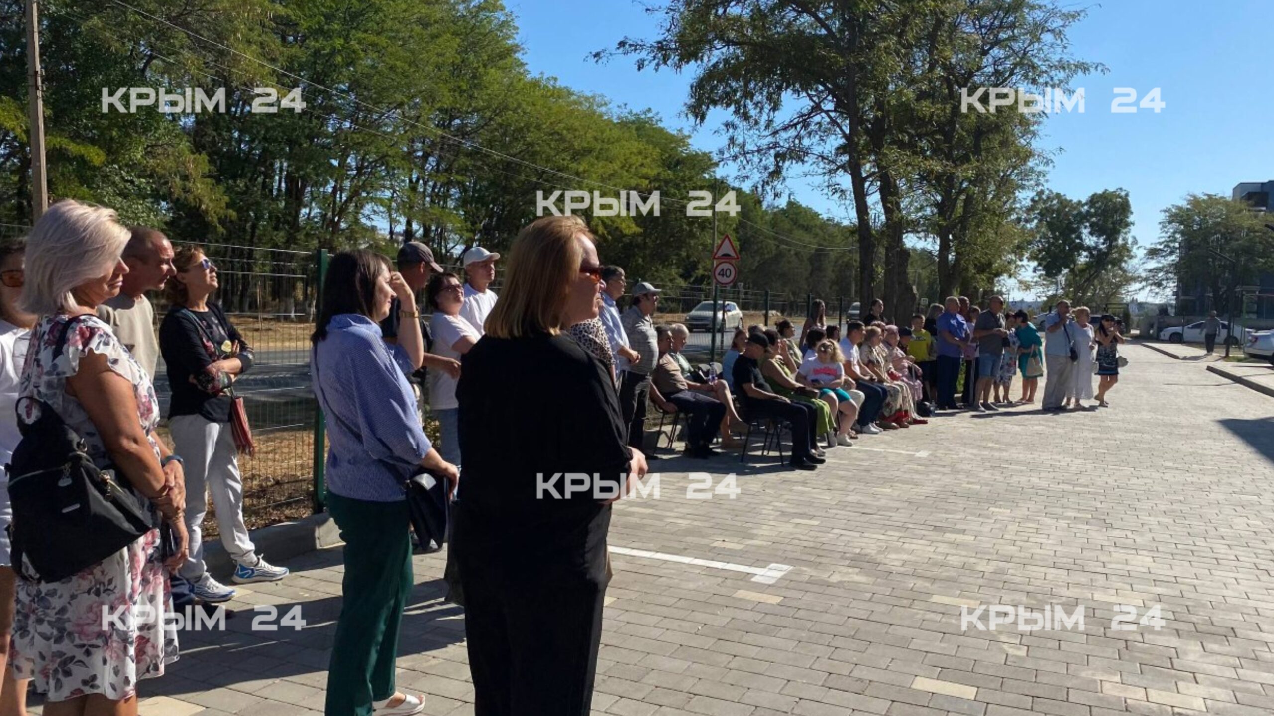 В Саках вручили ключи от квартир семьям, переселенным из аварийного жилья В Саках вручили ключи от квартир семьям, переселенным из аварийного жилья