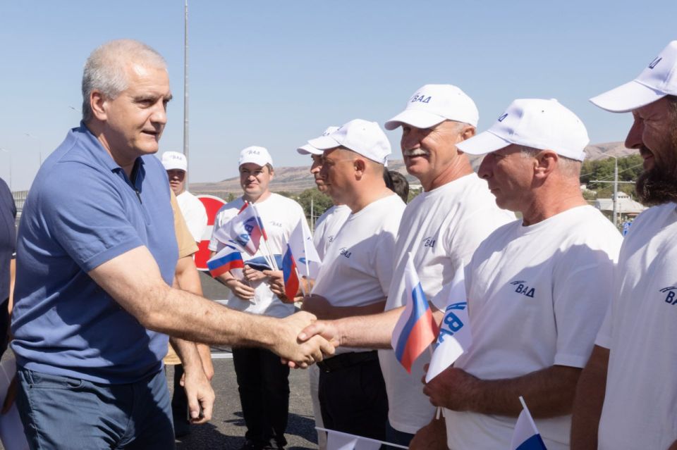 Сергей Аксёнов: Дан старт рабочему движению транспорта на втором этапе строительства автомобильной дороги в обход города Симферополя на участке Донское – Перевальное протяженностью 9,4 км Сергей Аксёнов: Дан старт рабочему движению транспорта на втором этапе строительства автомобильной дороги в обход города Симферополя на участке Донское – Перевальное протяженностью 9,4 км