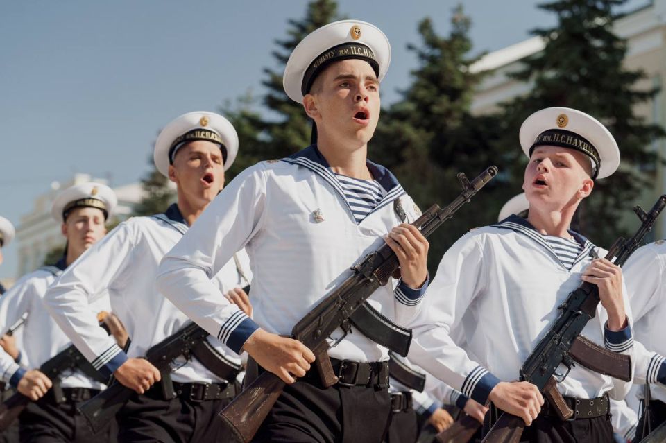 Михаил Развожаев: В Черноморском высшем военно-морском орденов Нахимова и Красной Звезды училище имени П.С.Нахимова сегодня особенный день — приведение к военной присяге курсантов первого курса Михаил Развожаев: В Черноморском высшем военно-морском орденов Нахимова и Красной Звезды училище имени П.С.Нахимова сегодня особенный день — приведение к военной присяге курсантов первого курса