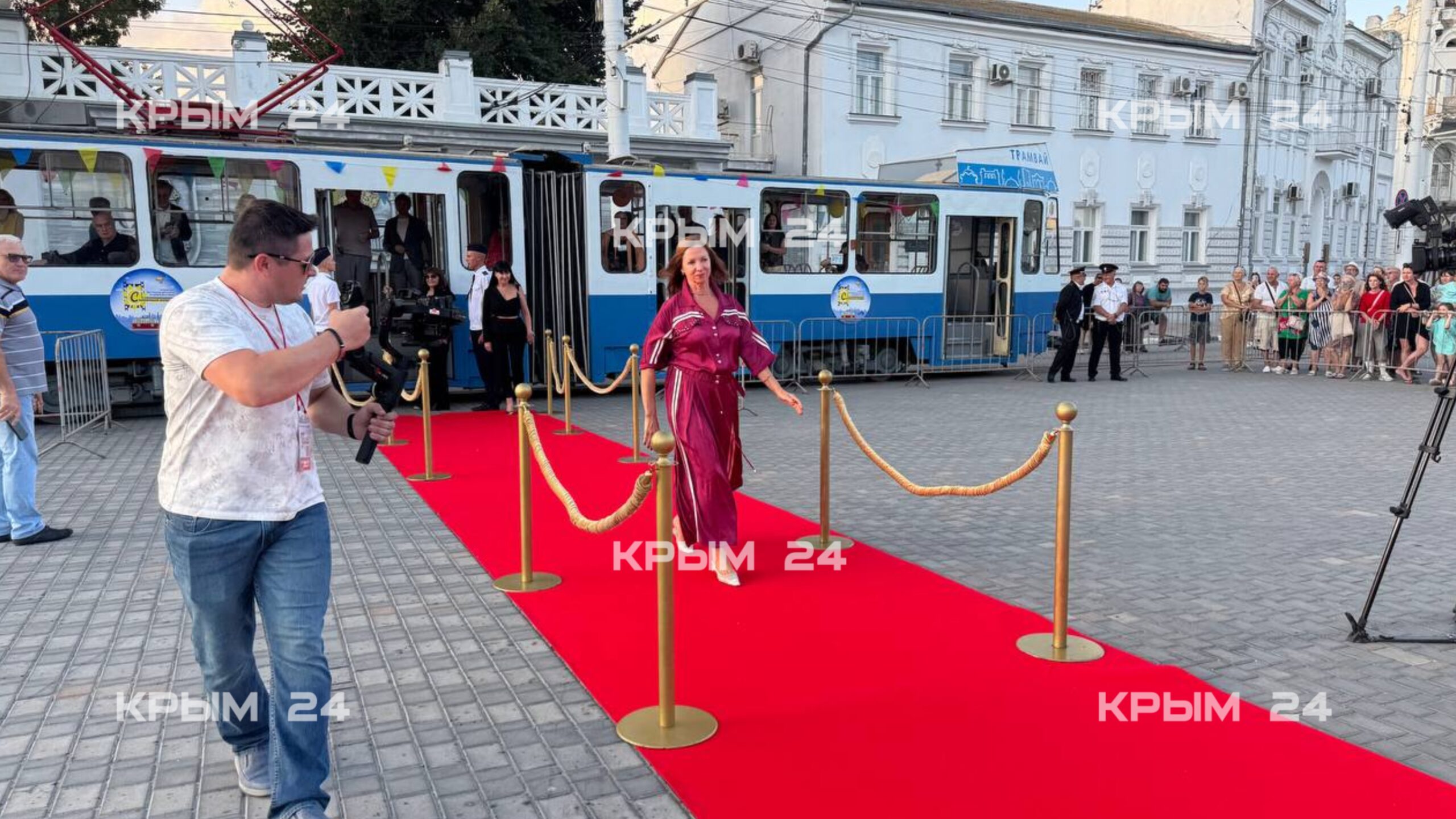 В Евпатории прошло открытие VII фестиваля детского и семейного кино «Солнечный остров» В Евпатории прошло открытие VII фестиваля детского и семейного кино «Солнечный остров»