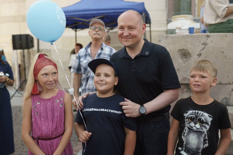 Михаил Развожаев: Сегодня посетил благотворительную ярмарку на территории Свято-Владимирского собора — усыпальницы адмиралов Михаил Развожаев: Сегодня посетил благотворительную ярмарку на территории Свято-Владимирского собора — усыпальницы адмиралов