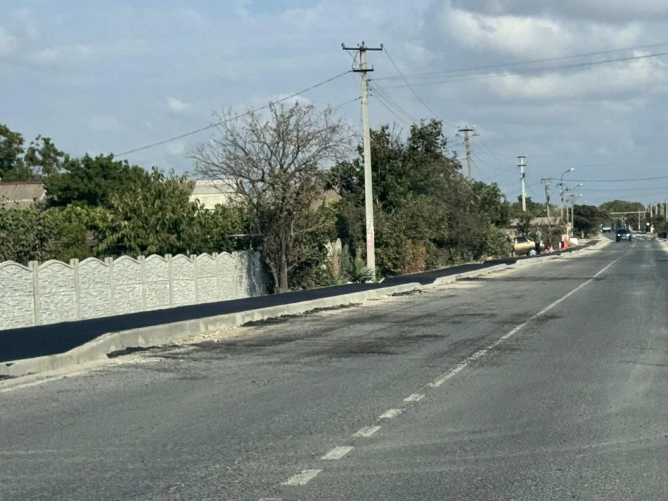 Первый заместитель главы администрации района Энвер Аблаев провел контроль за выполнением работ по ремонту тротуара в селе Вилино — работы ведутся в срок, улучшая комфорт для жителей! Первый заместитель главы администрации района Энвер Аблаев провел контроль за выполнением работ по ремонту тротуара в селе Вилино — работы ведутся в срок, улучшая комфорт для жителей!