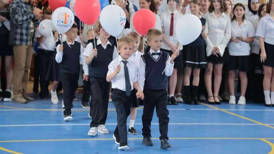 Синяя форма и новые предметы: главные новшества в школах Крыма