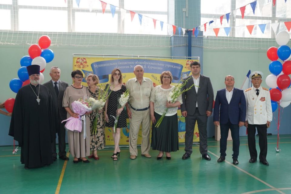 Анушаван Агаджанян: Сегодня в стенах симферопольской Гимназии №1 им. И.В. Курчатова присутствовал на торжественной линейке по случаю празднования Дня знаний! Анушаван Агаджанян: Сегодня в стенах симферопольской Гимназии №1 им. И.В. Курчатова присутствовал на торжественной линейке по случаю празднования Дня знаний!