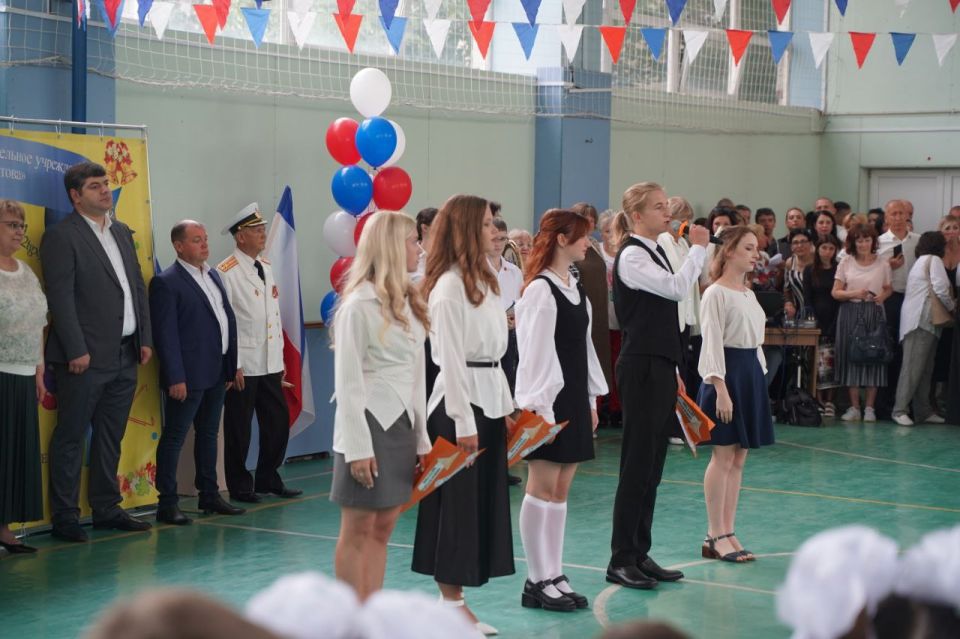 Анушаван Агаджанян: Сегодня в стенах симферопольской Гимназии №1 им. И.В. Курчатова присутствовал на торжественной линейке по случаю празднования Дня знаний! Анушаван Агаджанян: Сегодня в стенах симферопольской Гимназии №1 им. И.В. Курчатова присутствовал на торжественной линейке по случаю празднования Дня знаний!
