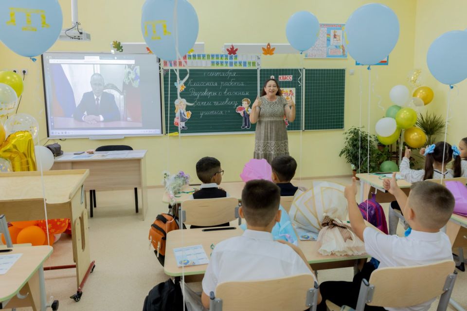 Сергей Аксёнов: Сегодня у ребят и родителей, проживающих в евпаторийском микрорайоне Исмаил-Бей, двойной праздник – новый учебный год в средней школе № 18 начинается в новом современном здании Сергей Аксёнов: Сегодня у ребят и родителей, проживающих в евпаторийском микрорайоне Исмаил-Бей, двойной праздник – новый учебный год в средней школе № 18 начинается в новом современном здании