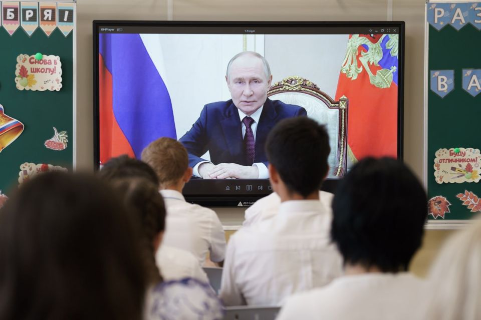 Михаил Развожаев: Сегодня утром поздравил учащихся школы № 9 имени Героя Советского Союза Зои Ивановны Парфеновой с Днём знаний Михаил Развожаев: Сегодня утром поздравил учащихся школы № 9 имени Героя Советского Союза Зои Ивановны Парфеновой с Днём знаний