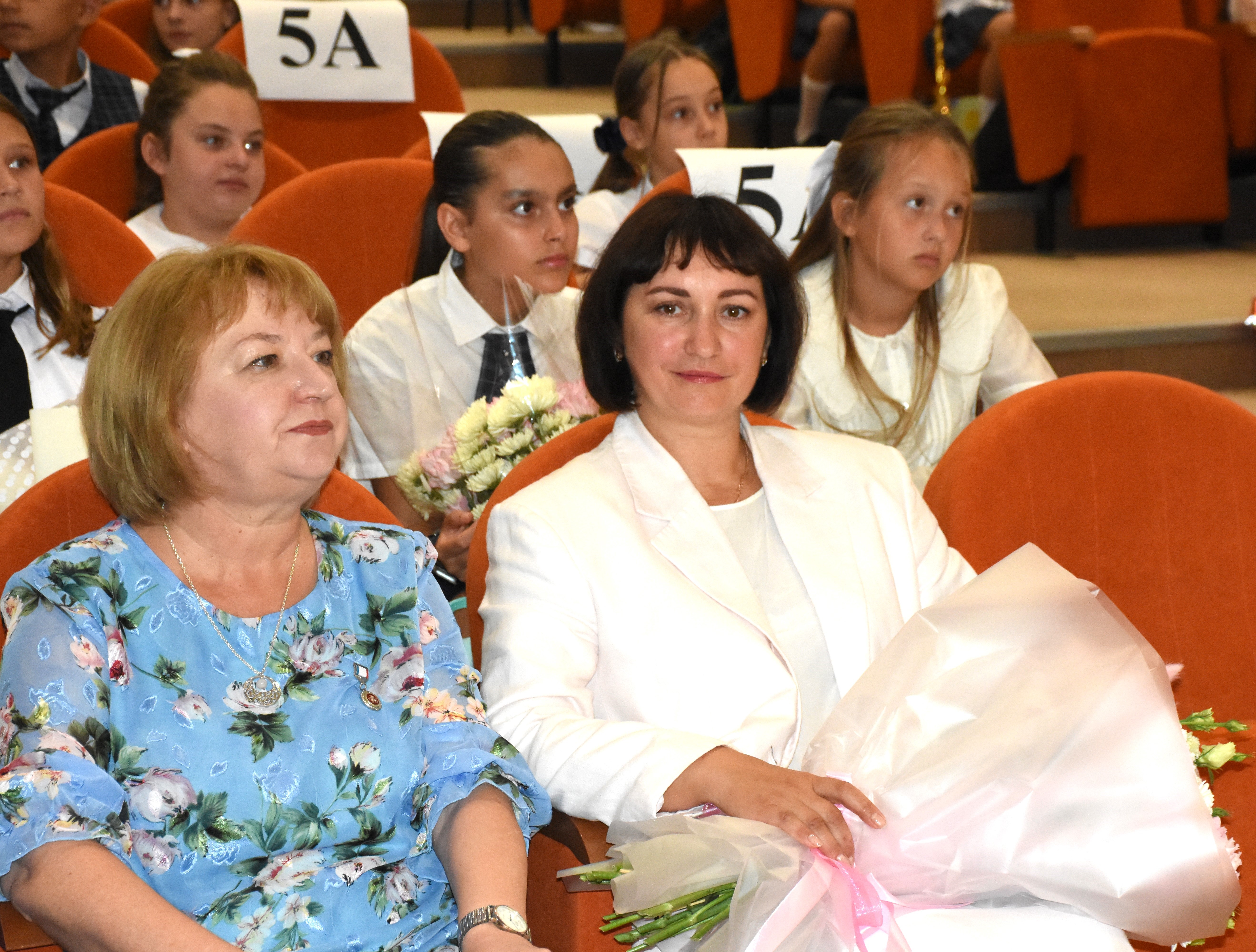 Лариса Кулинич поздравила школьников с началом нового учебного года Лариса Кулинич поздравила школьников с началом нового учебного года